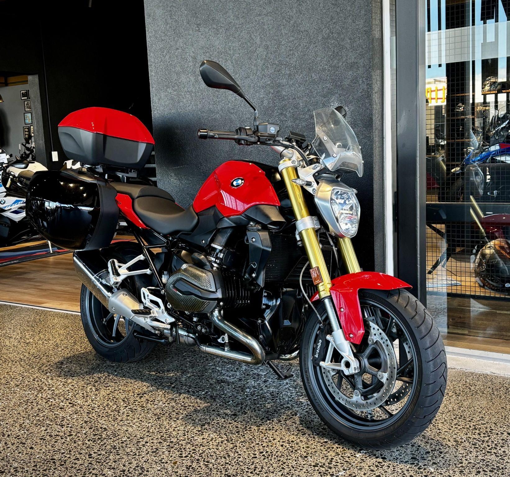 2017 BMW R1200R – Red