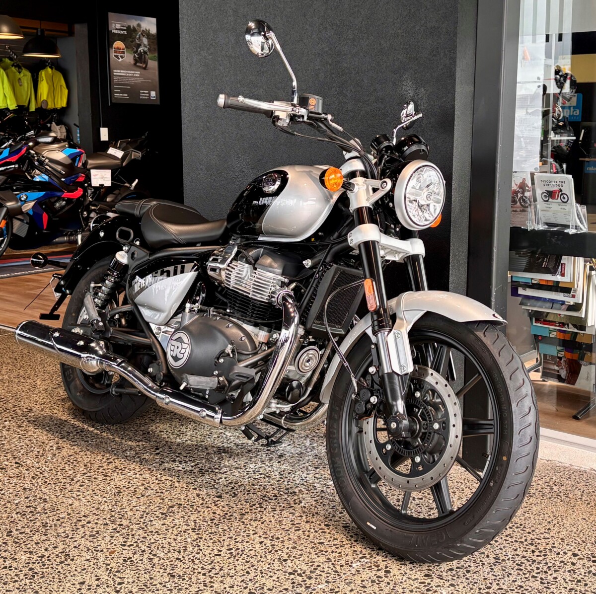 Royal Enfield Super Meteor 650 – Interstellar Grey
