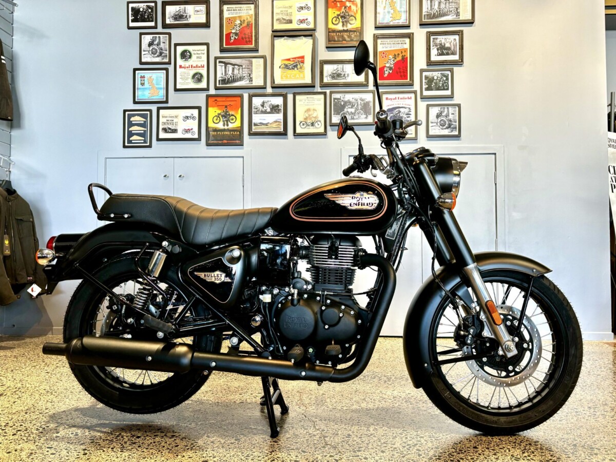 2025 Royal Enfield Bullet 350 – Black & Gold