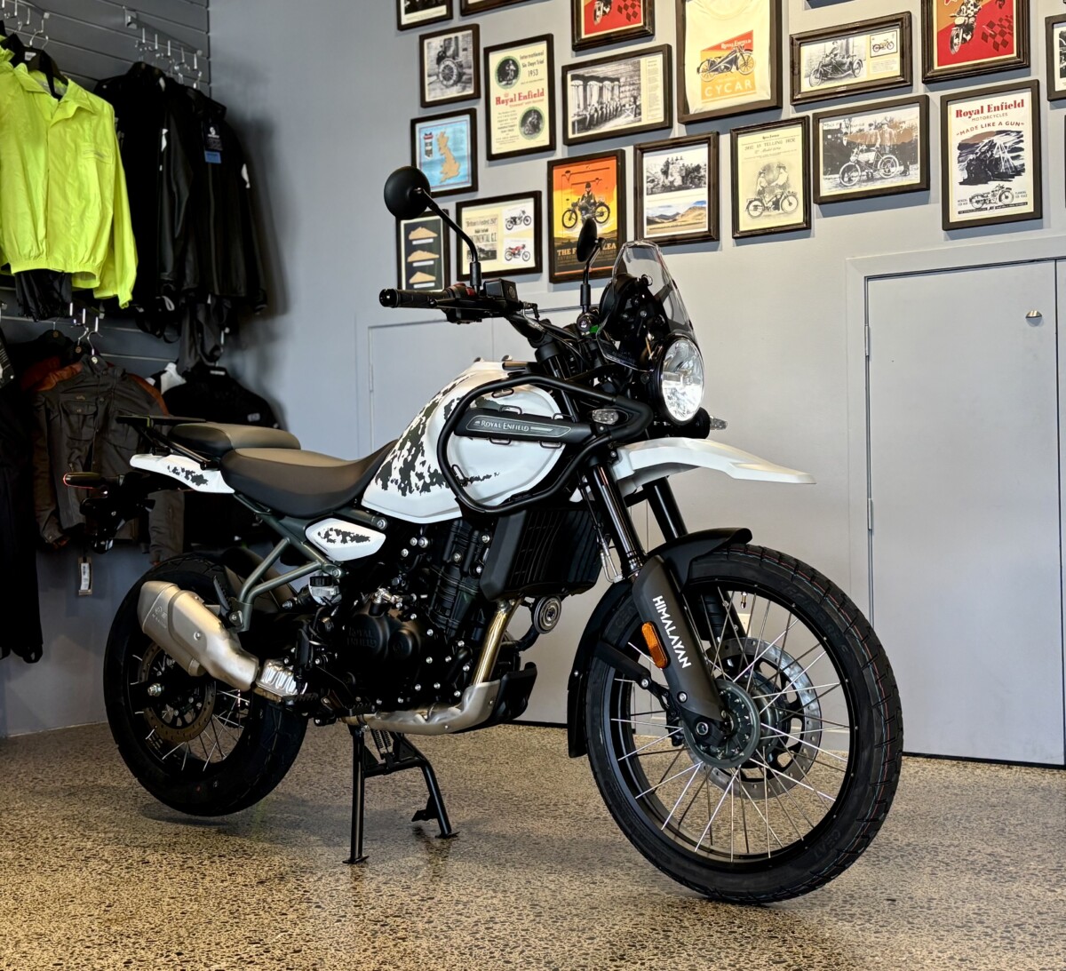 2025 Royal Enfield Himalayan – Kamet White TUBELESS TYRES