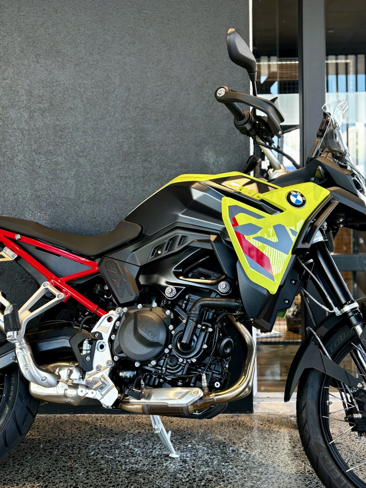 2025 BMW F 900 GS – São Paulo Yellow
