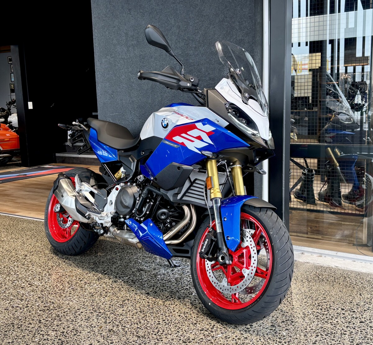 2025 BMW F900XR Sport