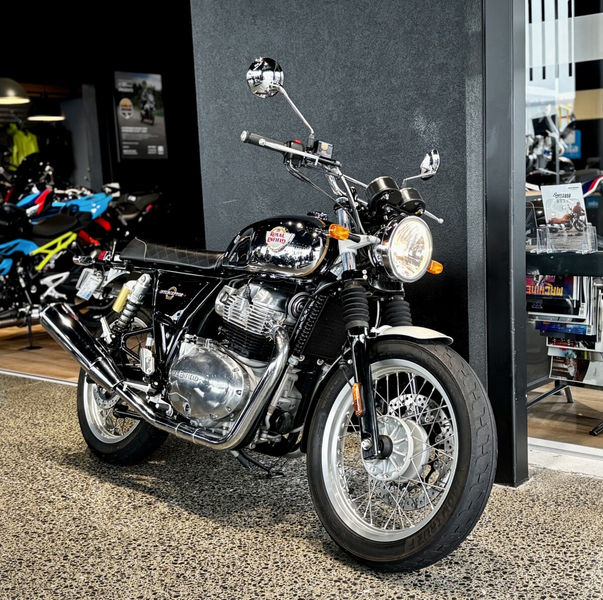 2021 Royal Enfield Interceptor 650 – Glitter and Dust