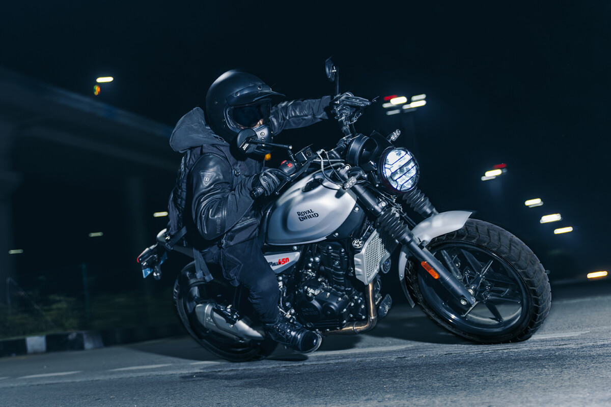 Royal Enfield Guerrilla 450 – Smoke Silver