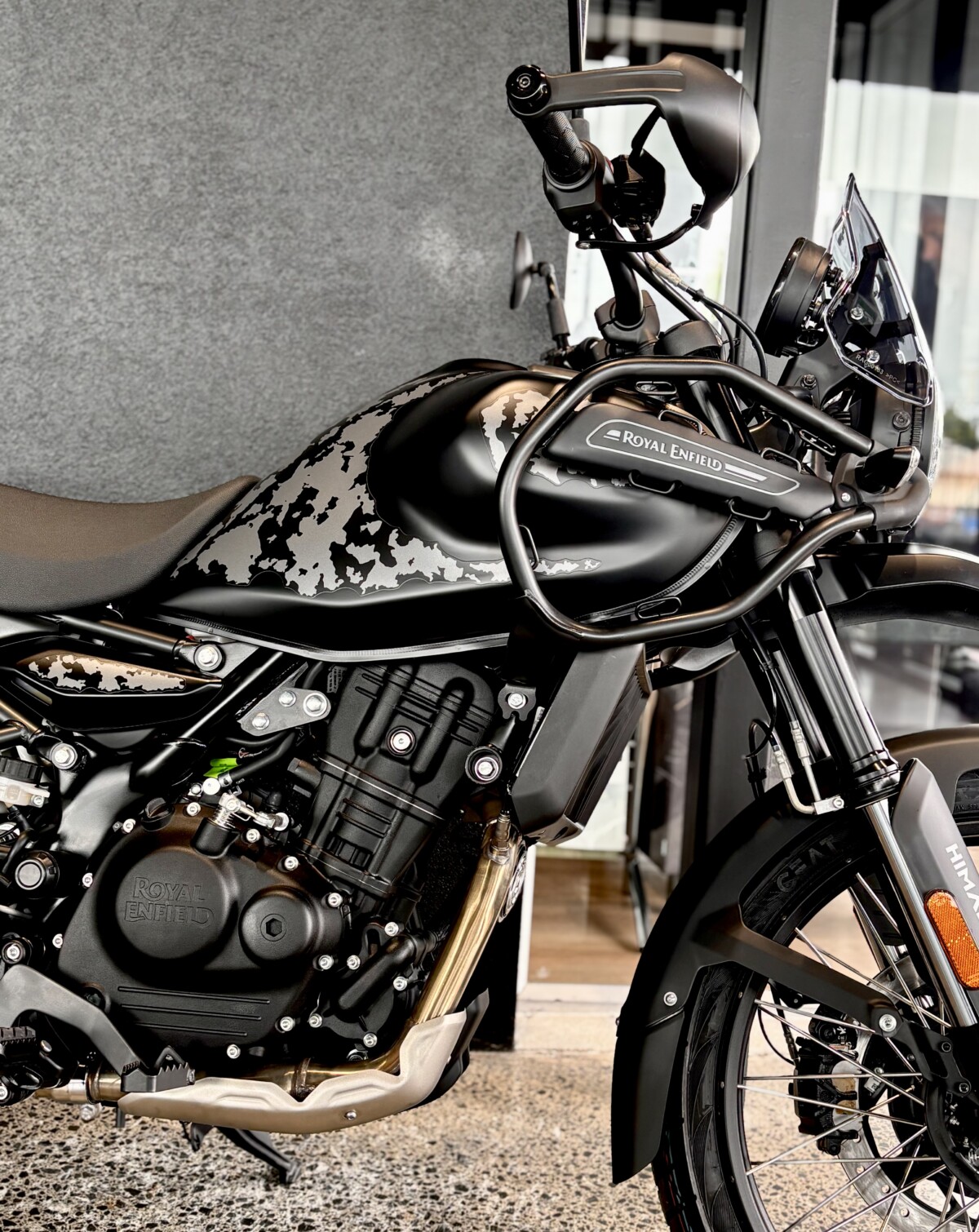 Royal Enfield Himalayan  450 – Mana Black