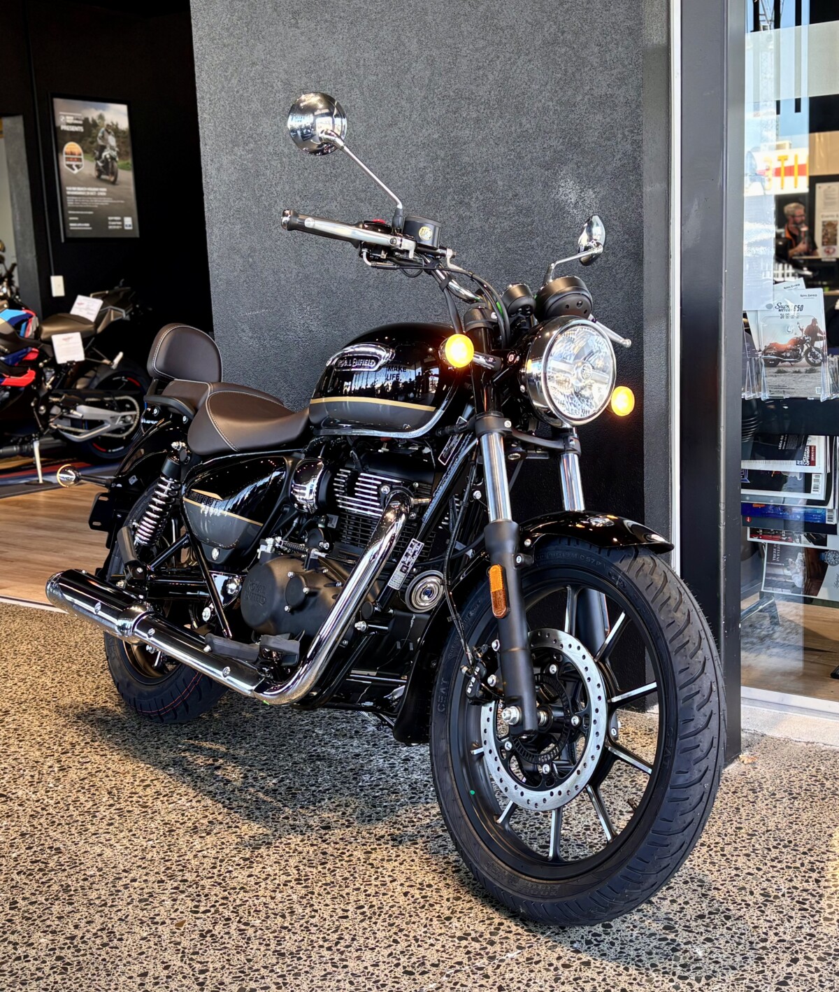 Royal Enfield Meteor 350 – Supernova Black