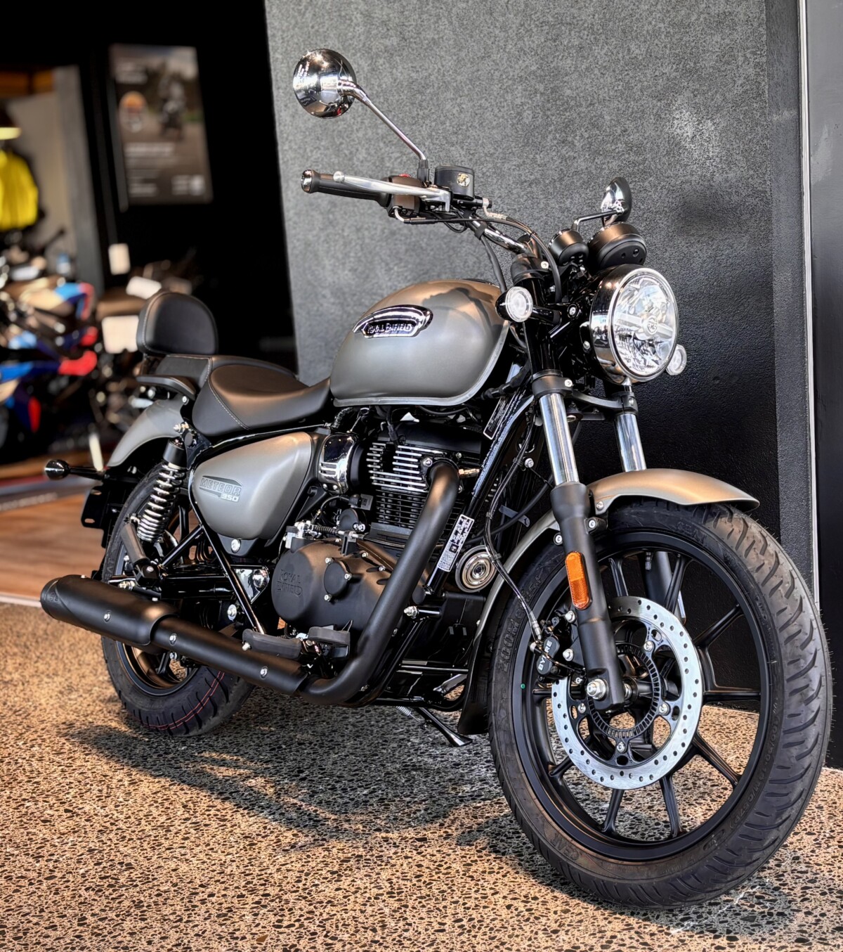 Royal Enfield Meteor 350 – Stellar Grey