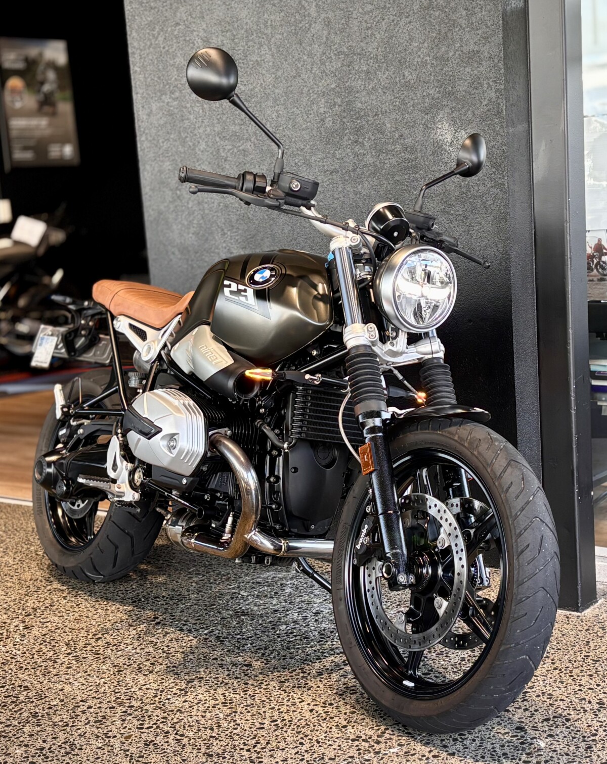 2024 BMW R Nine T Scrambler – Manhatten Met Green