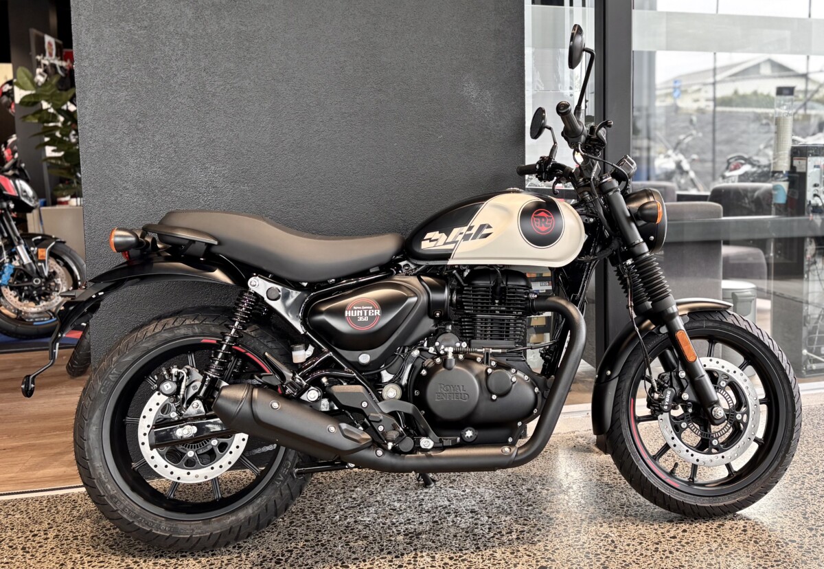 Hunter 350 – Tokyo Black