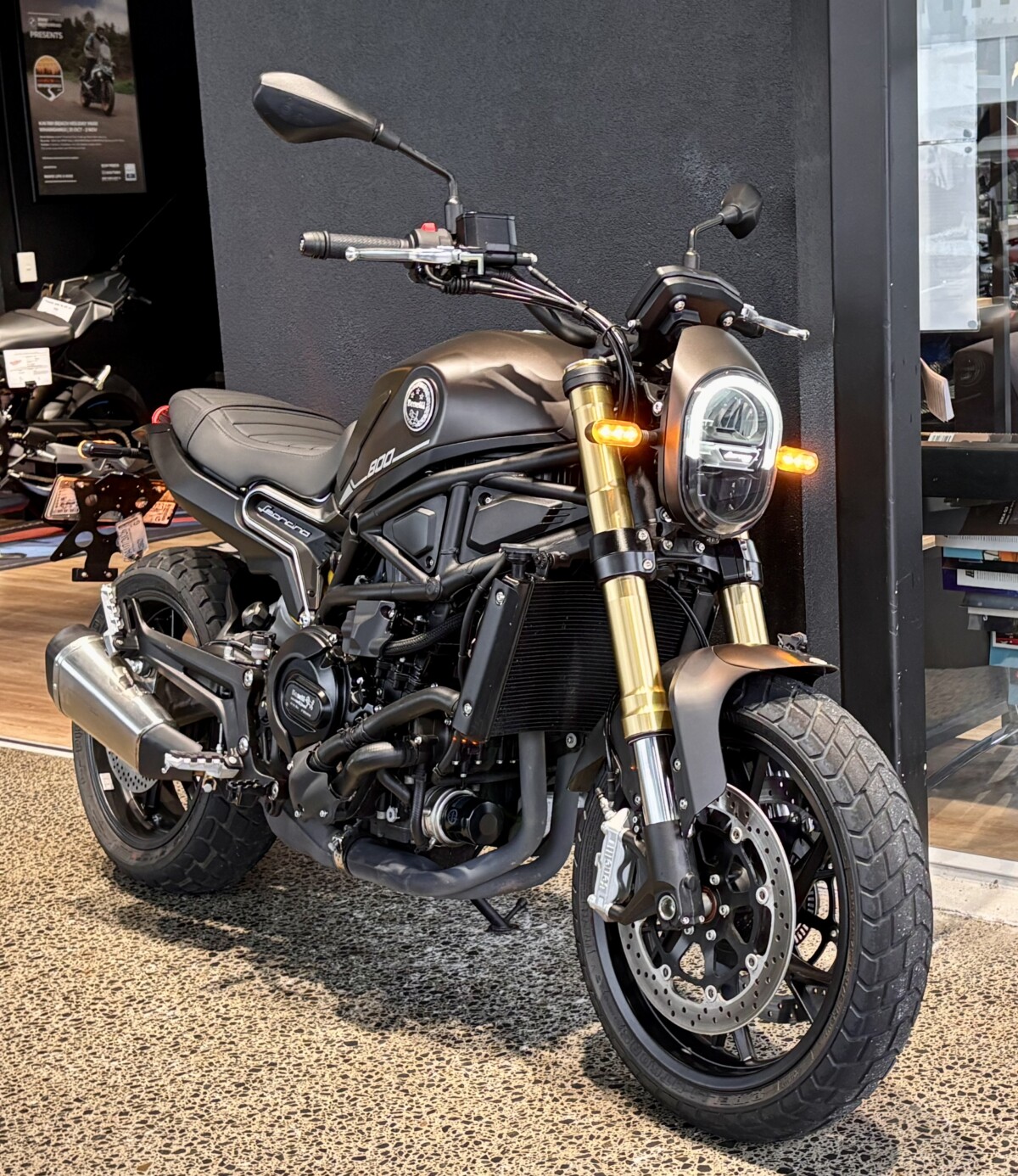 Benelli – Leoncino 800 – Terrain Brown