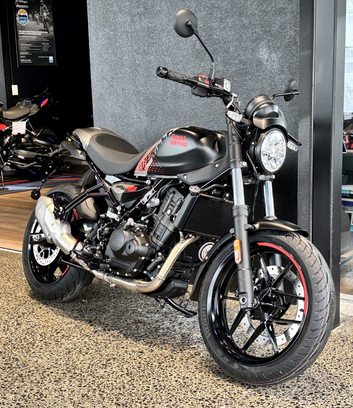 Royal Enfield Guerrilla 450 – Apex Black